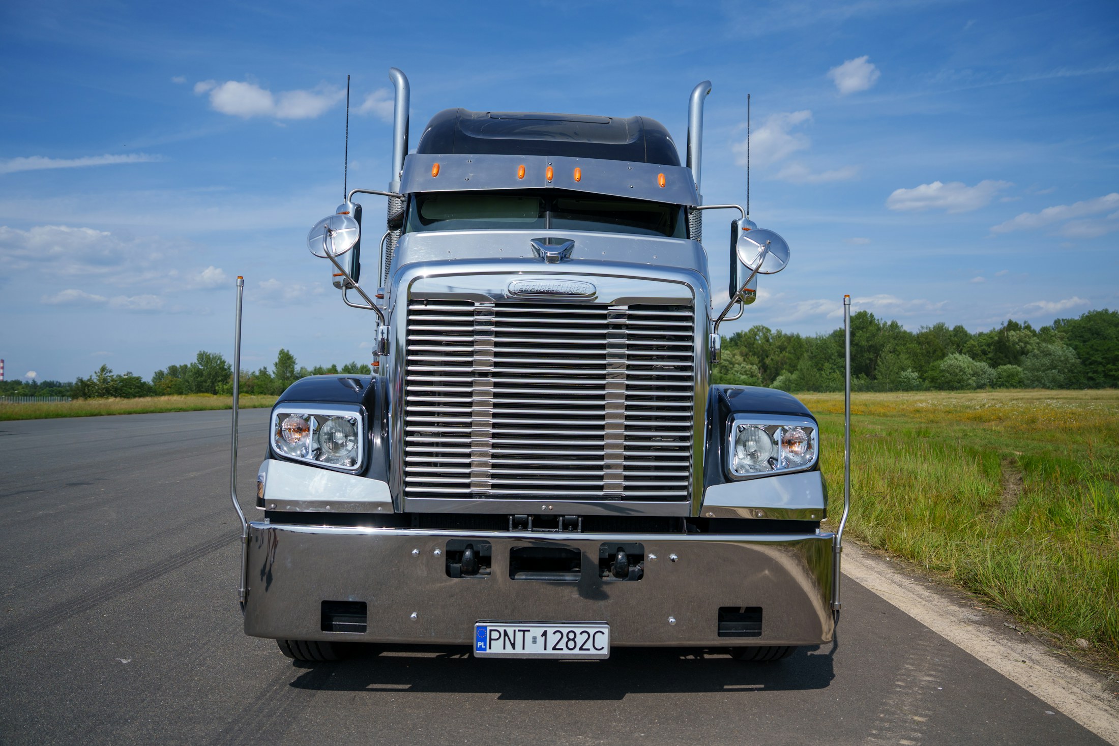 European road freight vehicle used for coordinated shipments