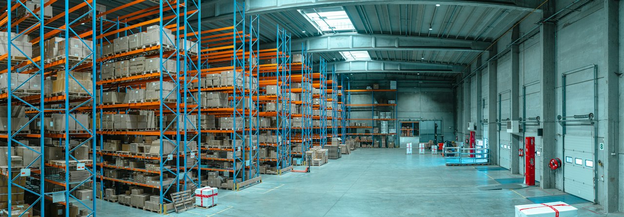Warehouse storage of labelled bulk containers