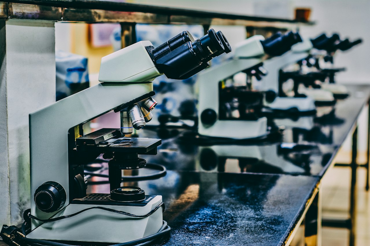 Scientist working in an analytical laboratory